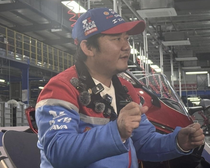 张雪两连冠后直面流量质疑 向华强盛赞其坚持初