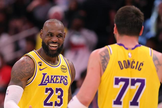 火箭大胜爵士迎五连胜 东契奇伤退或撼动西部排