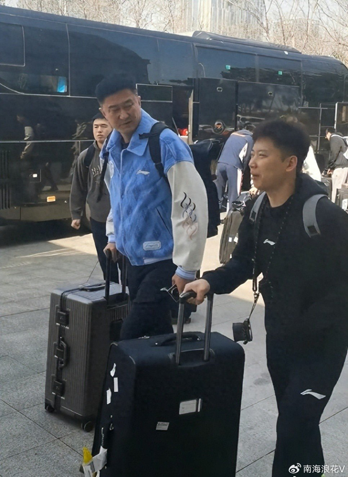 广东男篮惨败山东队排名骤降士气崩溃