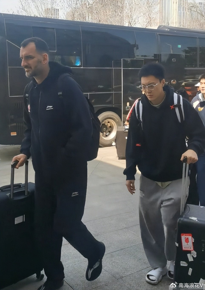 广东男篮惨败山东队排名骤降士气崩溃