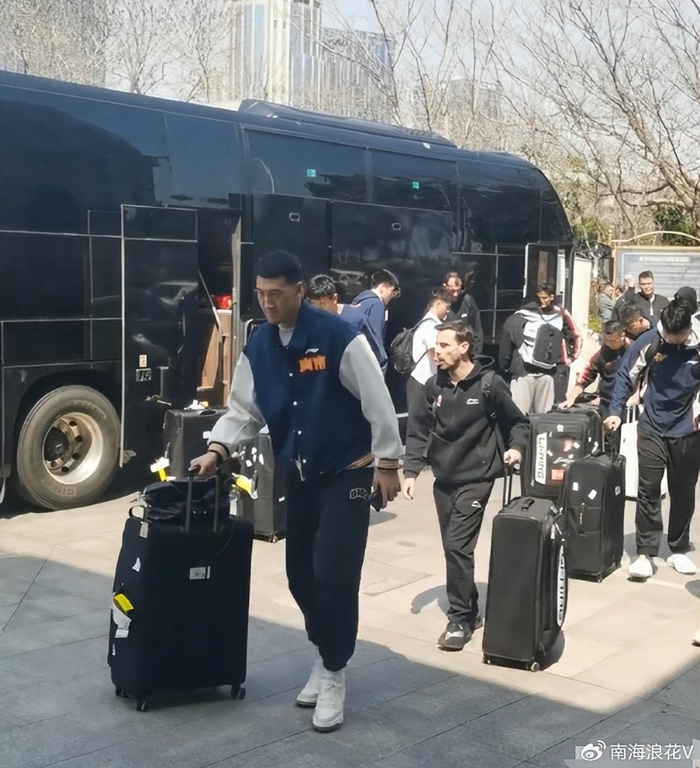 广东男篮惨败山东队排名骤降士气崩溃