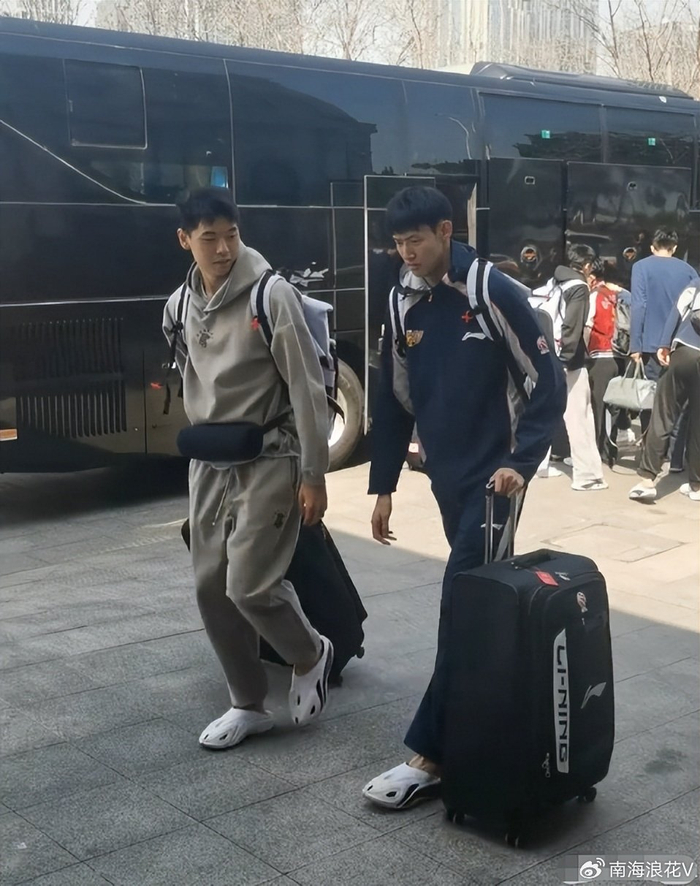 广东男篮惨败山东队排名骤降士气崩溃